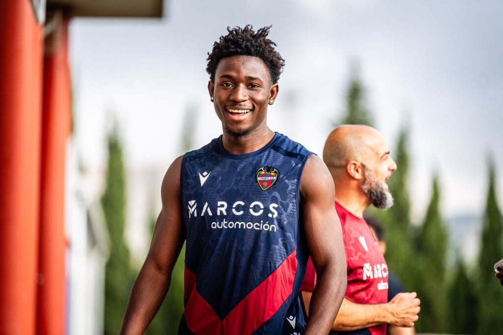 Oficial: Lass Kourouma nou reforç per al filialEl Levante i el Girona han tancat avui el traspàs del migcampista, qui ha estat cedit a la UD Ibiza en el primer tram de temporada