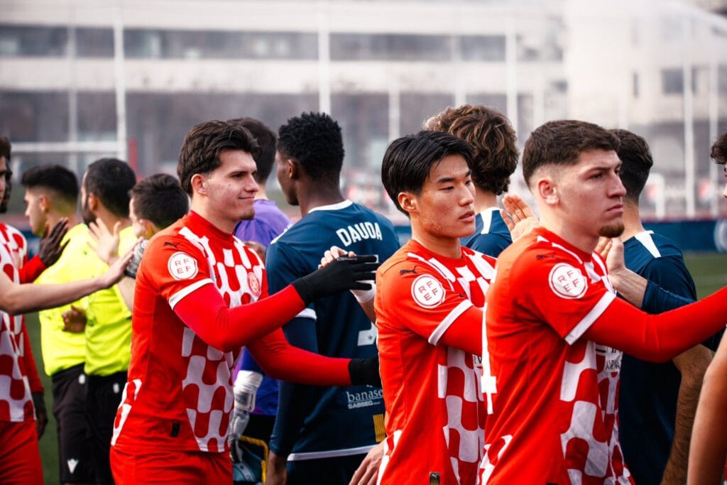 Triomf importantíssim a Lleida (1-2)El Girona B segueix aferrant-se a la seva condició com a millor equip visitant i amplia, així com retalla, distàncies a la classificació