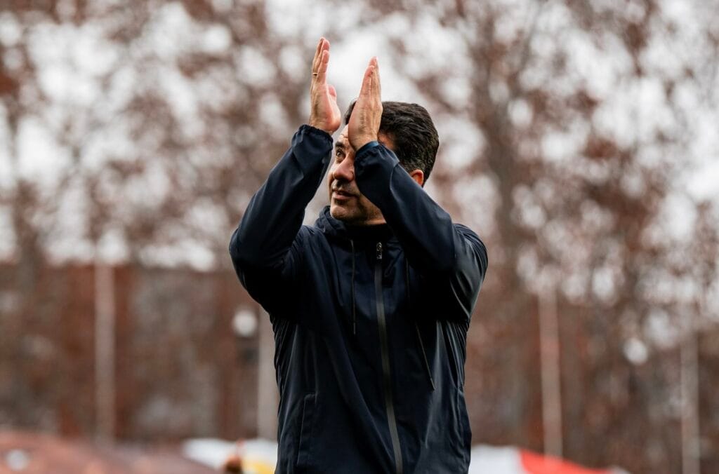 Míchel: “Hem tingut moltes pèrdues perquè no hem pogut superar la seva pressió”El tècnic s'ha mostrat contundent amb les pèrdues de temps al final del partit