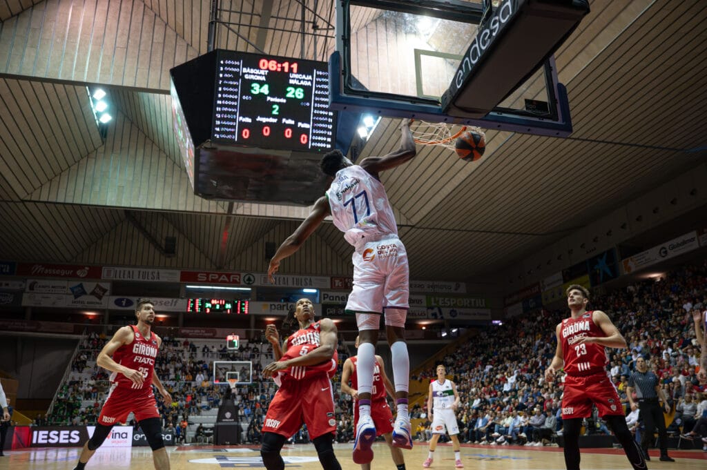 RS516309_J09 GIR-UNI Firmar acb Photo - S Gerones