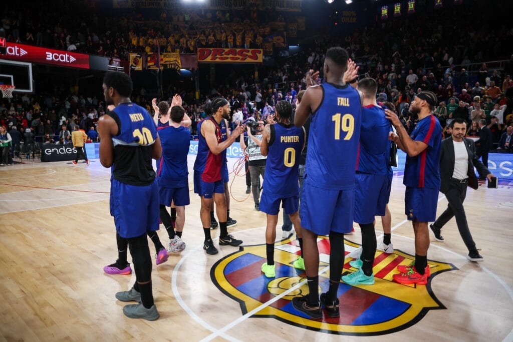 RS771550_J15 BAR-JOV Firmar acb Photo - Eric Alonso