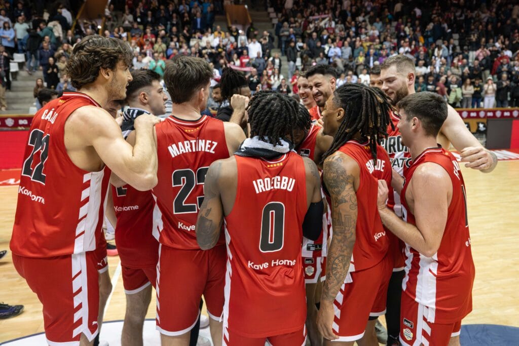 RS774318_J16 GIR-BKN Firmar acb Photo - Sergi Gerones