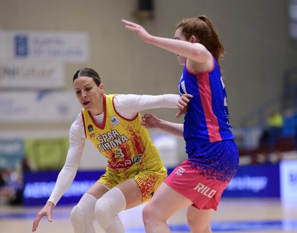 Derrota in extremis de l’Uni Girona a la pista del Baxi Ferrol (72-70)Migna Touré i Marta Canella han tingut el bàsquet guanyador a les seves mans, però el cansament acumulat durant la setmana s'ha notat