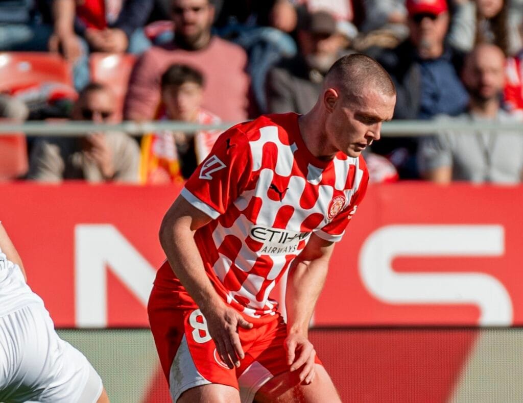 El Girona deixa escapar el primer tren cap a Europa (1-2)Saúl i Lukebakio capgiren el gol d’Arnau per sumar els tres punts