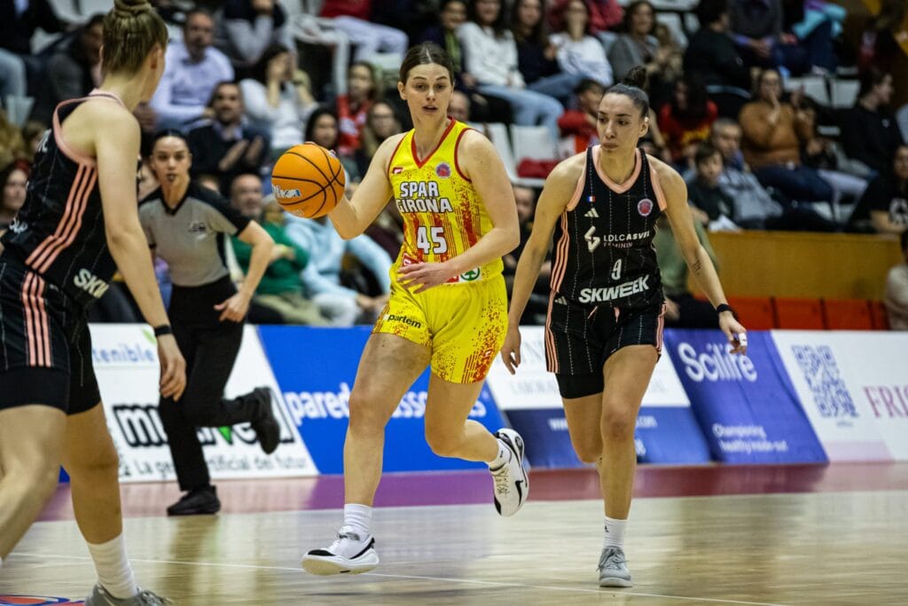 L’Uni Girona s’esvaeix a la segona part, però marxa amb avantatge a França (77-72)