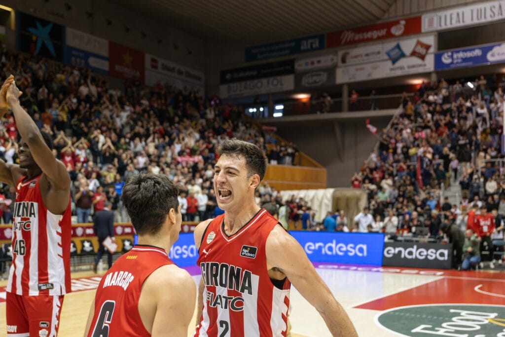 RS773362_J14 GIR-BAR Firmar acb Photo - Sergi Gerones