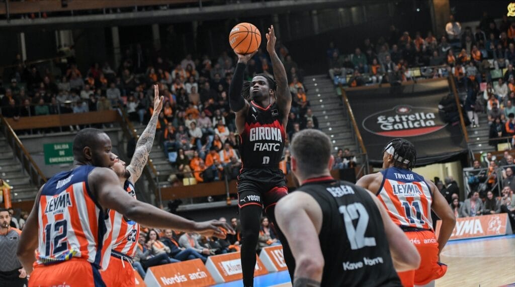 Vital triomf a la pista del Leyma Coruña (89-99)El Bàsquet Girona guanya un nou partit de joc coral de tot l'equip