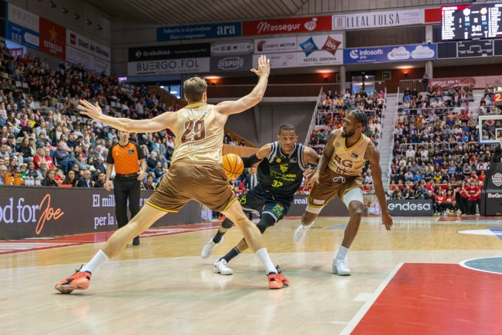 L’encert canari condemna al Bàsquet Girona (86-95)L'equip de Moncho Fernández cau davant el Gran Canaria i se la jugarà a la pista del Leyma Coruña