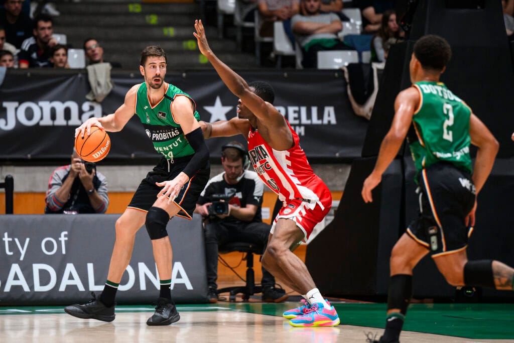 RS599061_J06 JOV-GIR Firmar acb Photo - David Grau