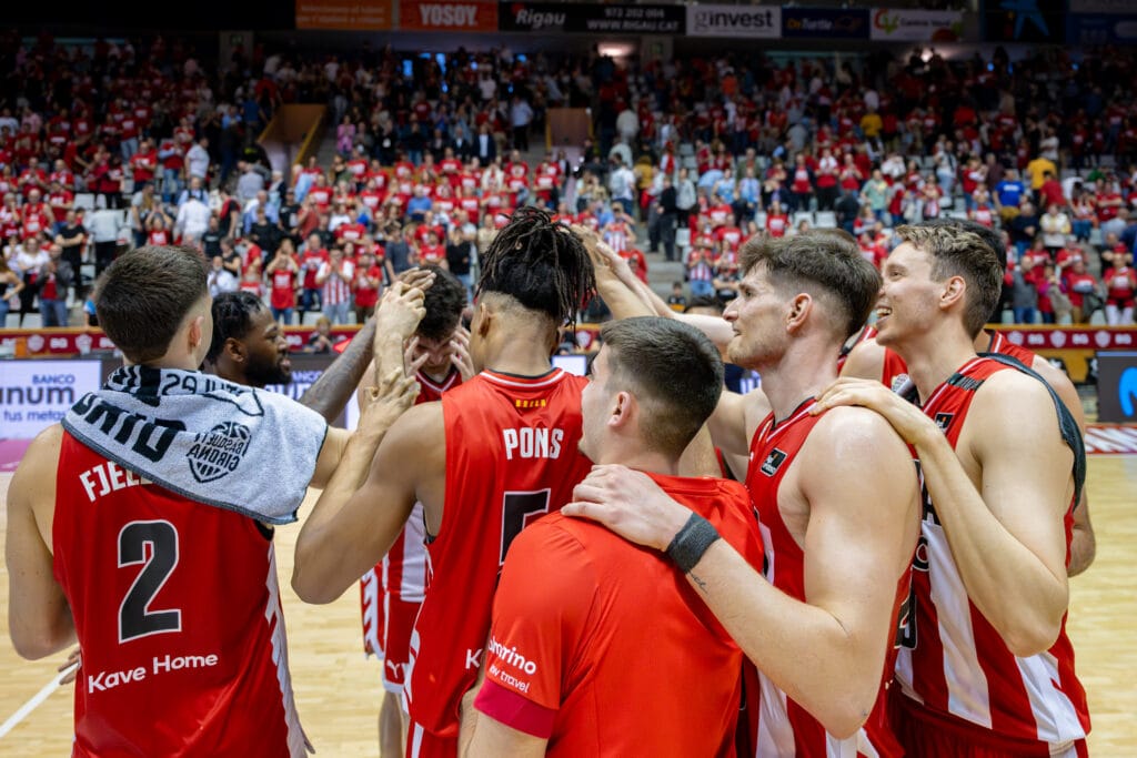 Fontajau empeny al Bàsquet Girona per tombar al Breogán (91-85)Una sortida en tromba dels gironins aplana el camí per assolir la desena victòria del curs i estar una mica més a prop de la permanència