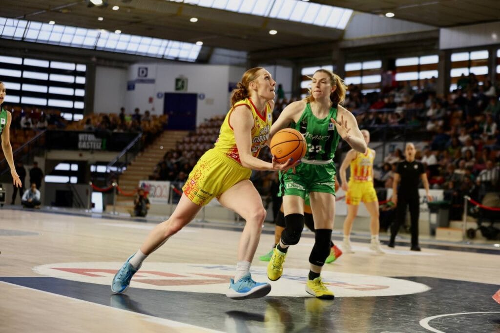 L’Uni s’apropa a l’objectiu derrotant a l’Araski (86-95)Chloe Bibby lidera a l'Spar Girona en una nova victòria de les gironines a Vitòria Spar Girona