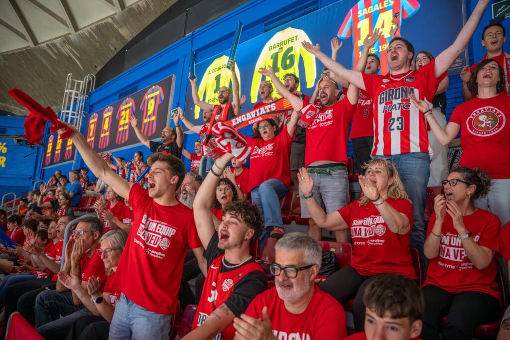 Atropellats i esgotats, però salvats (97-74)El Bàsquet Girona no té cap opció d'endur-se el partit del Palau Blaugrana, però assoleix la permanència després de la derrota del Granada a Madrid