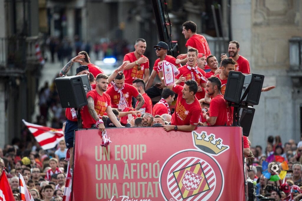 Uns tossuts de primeraVuit anys del dia que el Girona va tocar el cel amb l'ascens a l'elit del futbol espanyol per primer cop en tota la seva història