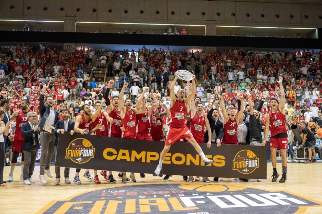 Fjellerup, l’únic supervivent de l’ascens a ACBJordi Sargatal forma part del cos tècnic de l'Uni Girona, mentre que alguns dels assistents sí que es mantenen amb Moncho