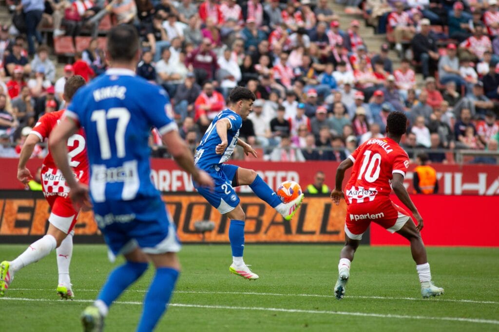 El Girona activa l’opció d’AleñáHi ha principi d’acord amb el migcampista del Getafe, cedit a l’Alavés durant la segona volta