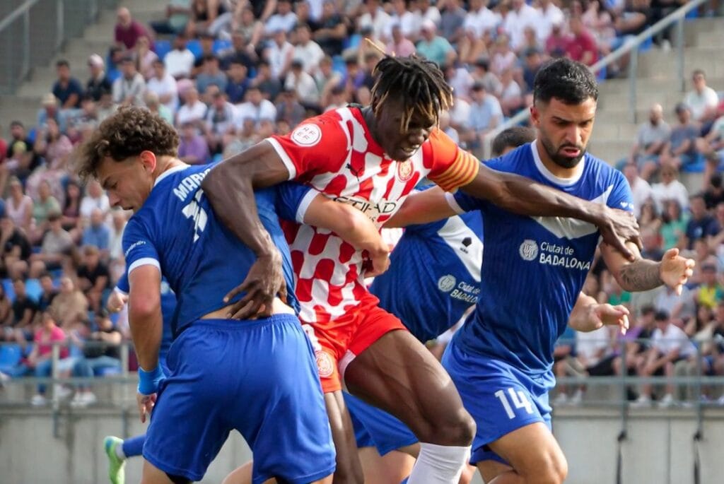 Efectivitat per somiar amb l’ascens (1-3)El Girona B exhibeix un joc ràpid a través de Jastin i Dawda per agafar avantatge en els quarts de final per pujar a Segona RFEF