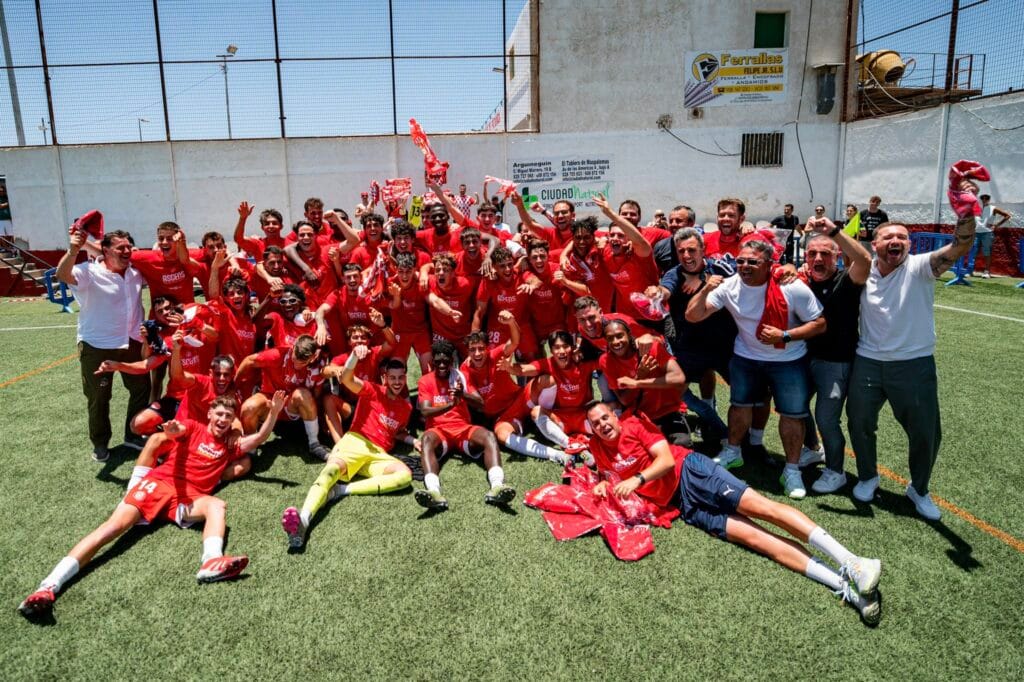 L’ansiós ascens ja és una realitatEl Girona B va certificar diumenge l'ascens a la Segona Federació després de diverses temporades perseguint-lo