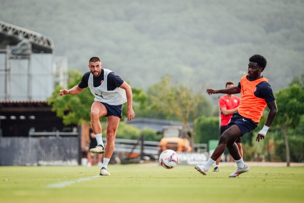 El Girona arrenca la pretemporada amb una absènciaEl conjunt blanc-i-vermell dona el tret de sortida de la temporada 2025-2026 sense cap cara nova