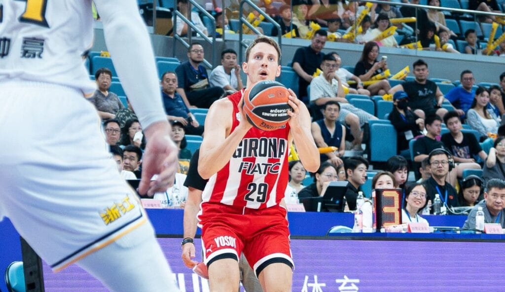 Sušinskas: “La majoria d’equips de la lliga juguen amb un 4 obert”L'aler-pivot lituà afronta el seu tercer curs al Bàsquet Girona amb l'ambició per continuar creixent intacte