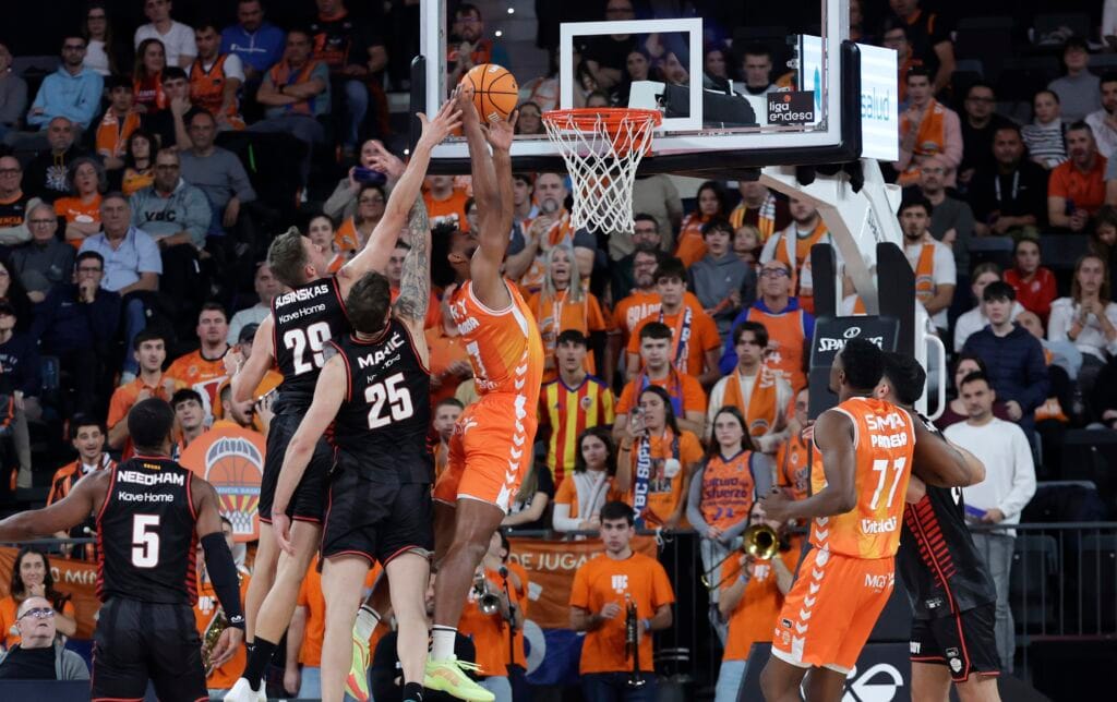 Superats al Roig Arena (98-72)