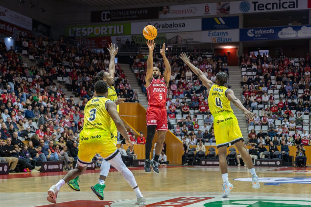 Fontajau acomiada l’any amb una nova exhibició (103-86)