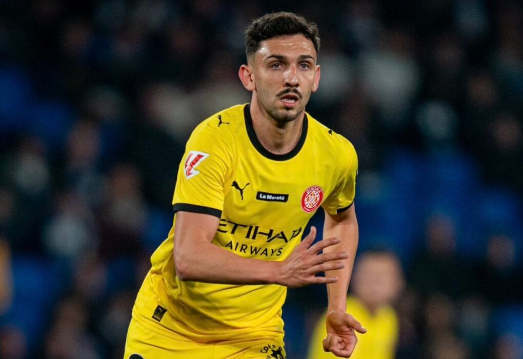 Iván Martín amb la samarreta visitant del Girona FC