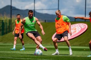 David López i Van de Beek a l'entrenament