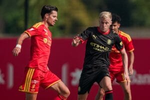 Van de Beek en una acció a l'amistós contra l'Al-Qadsiah
