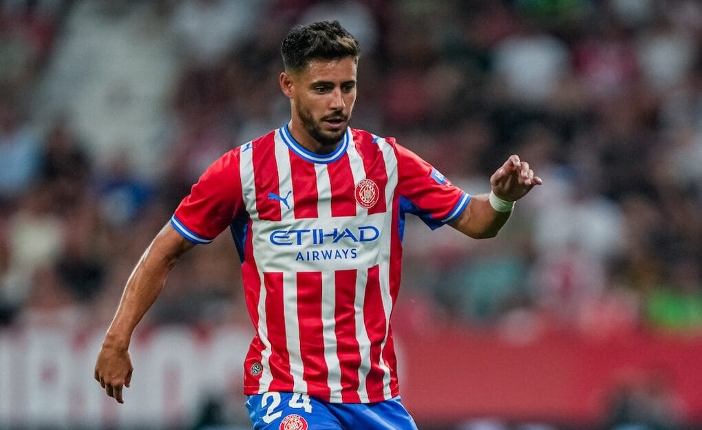 Àlex Moreno, durant el Trofeu Costa Brava contra l'Arsenal a Montilivi