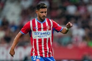 Àlex Moreno, durant el Trofeu Costa Brava contra l'Arsenal a Montilivi
