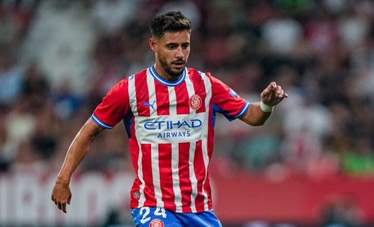Àlex Moreno, durant el Trofeu Costa Brava contra l'Arsenal a Montilivi
