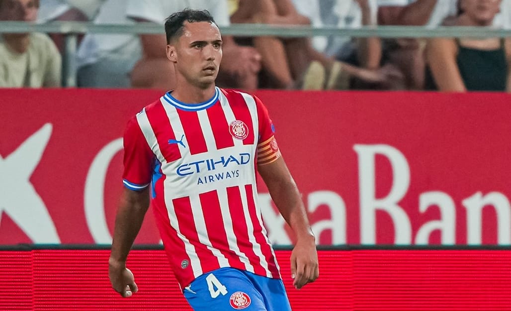 Arnau Martínez durant el partit contra l'Arsenal