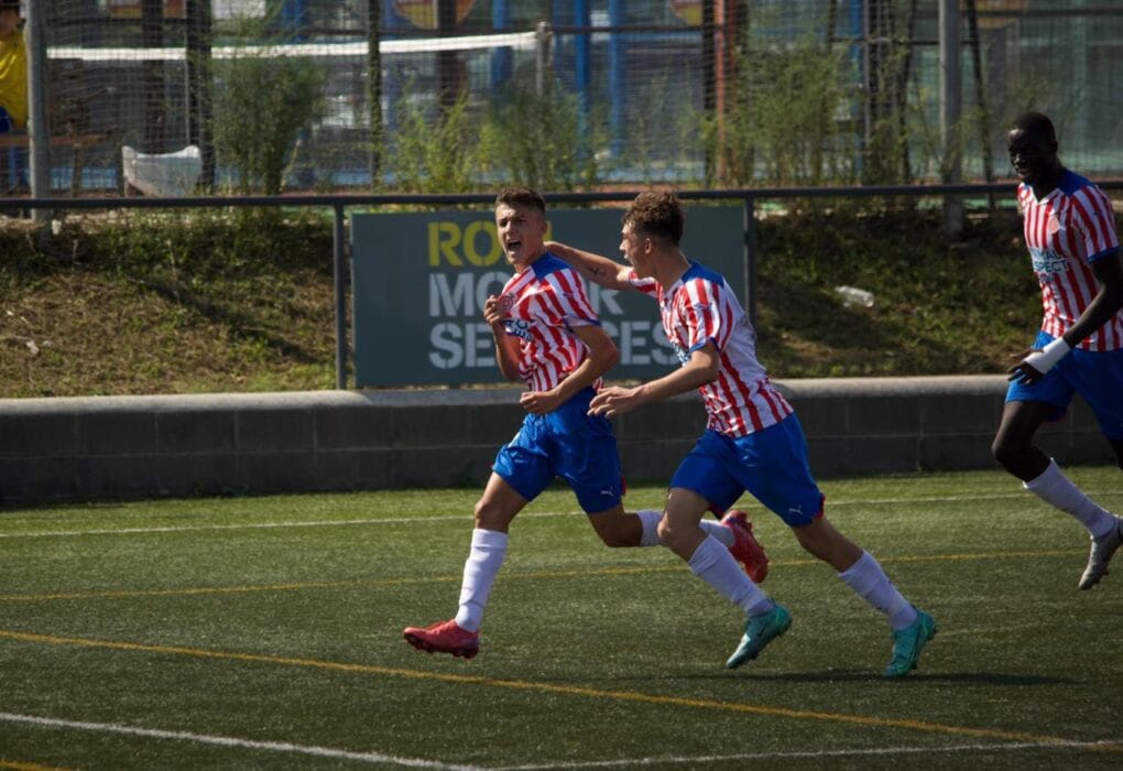 Unai Hernández en un partit amb el planter del Girona
