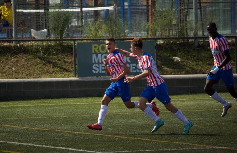 Unai Hernández en un partit amb el planter del Girona