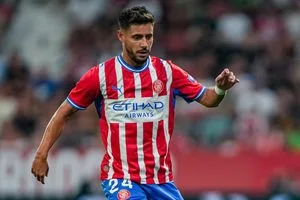 Àlex Moreno en un partit amb el Girona