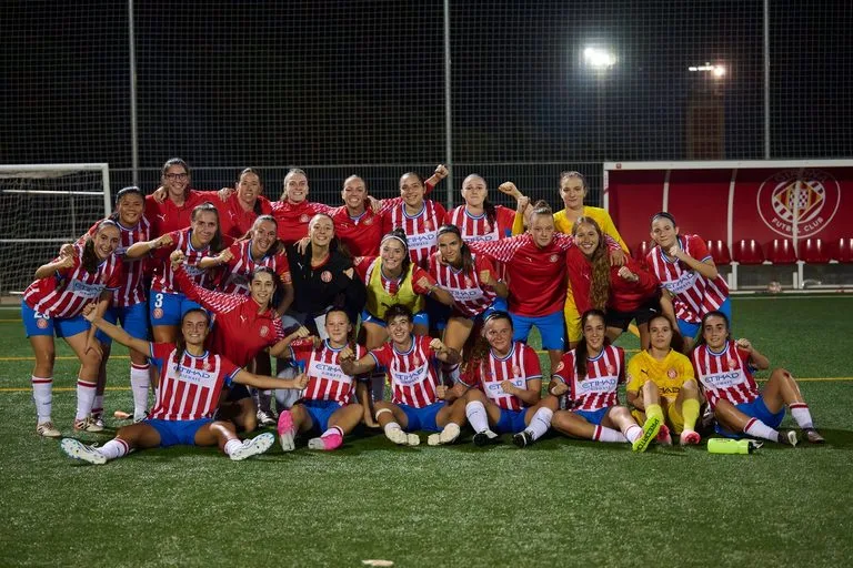 El Girona femení celebra la classificació per als vuitens de final de la Copa Catalunya