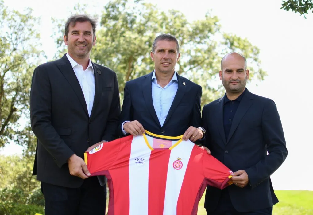 Ferran Soriano, Delfí Geli i Pere Guardiola amb la samarreta del Girona