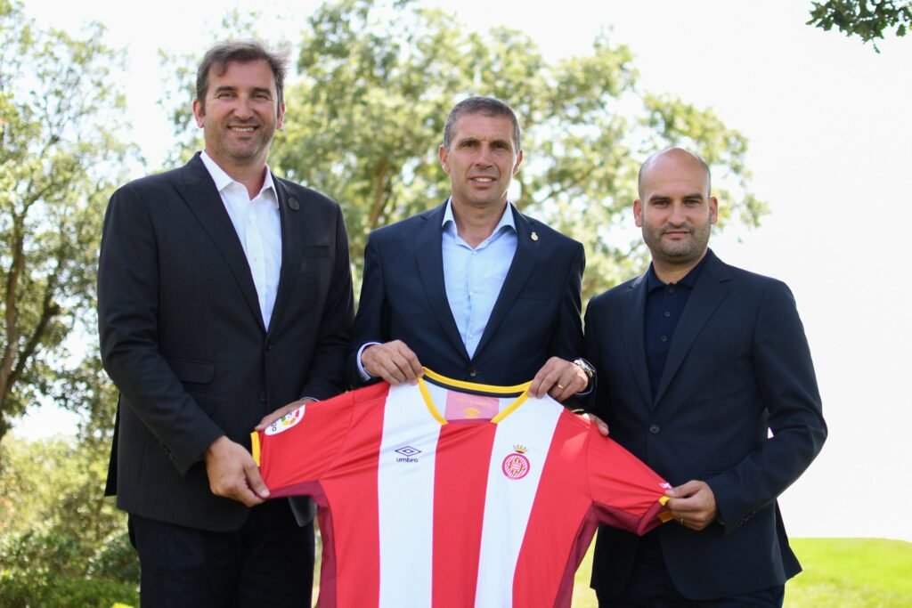 Ferran Soriano, Delfí Geli i Pere Guardiola amb la samarreta del Girona