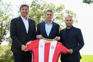 Ferran Soriano, Delfí Geli i Pere Guardiola amb la samarreta del Girona