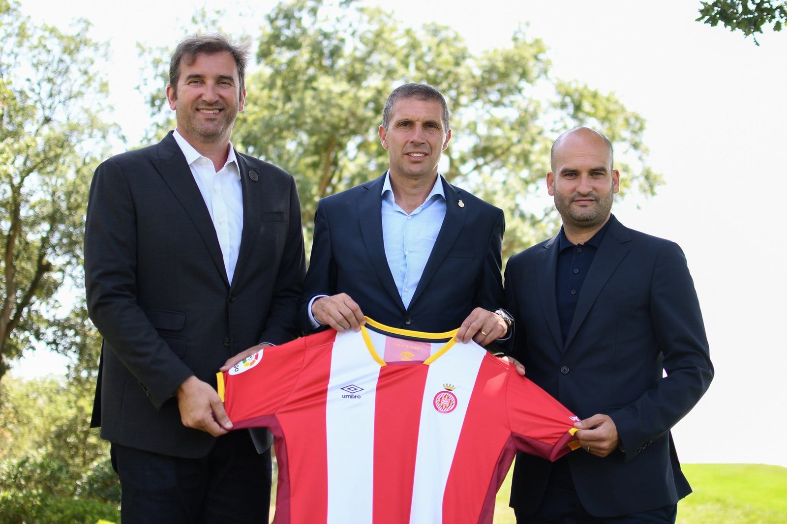 Ferran Soriano, Delfí Geli i Pere Guardiola amb la samarreta del Girona