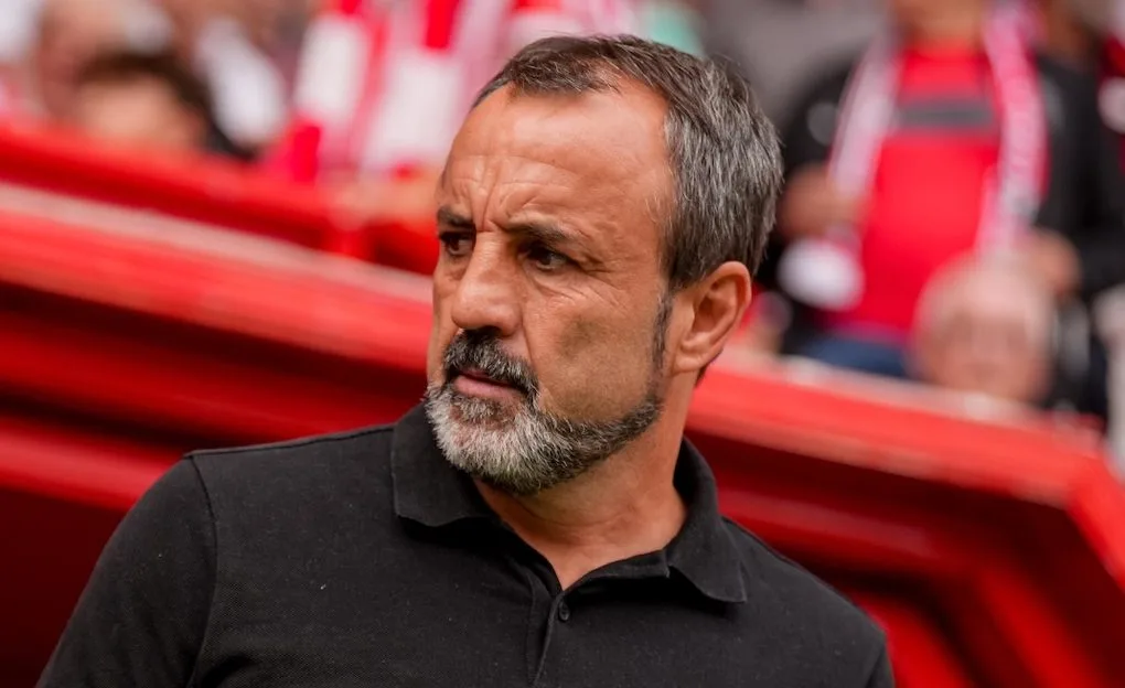 Quique Álvarez durant el partit al camp de Sporting de Gijón