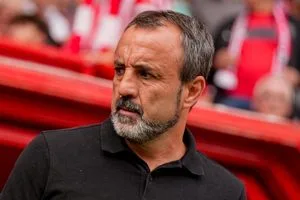Quique Álvarez durant el partit al camp de Sporting de Gijón