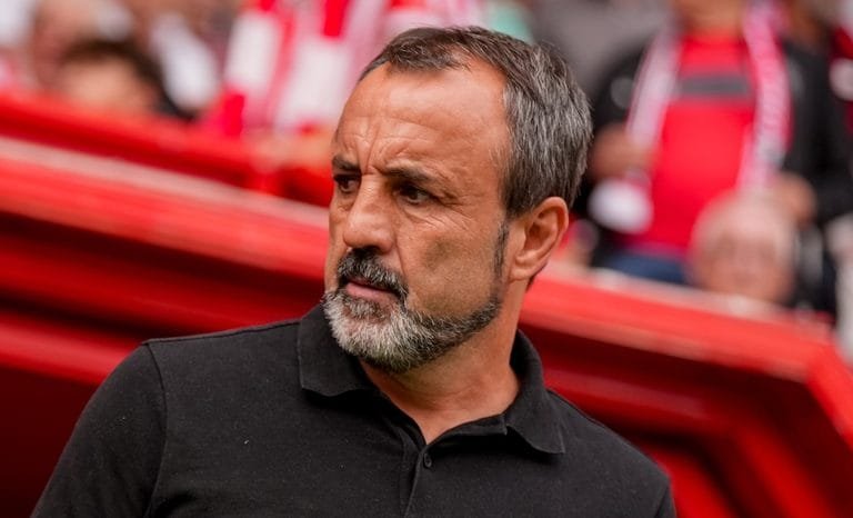 Quique Álvarez durant el partit al camp de Sporting de Gijón