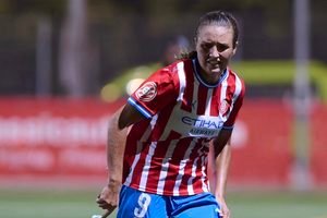 Julia Uriel lluita una pilota contra el Pallejà