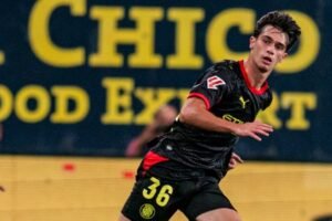 Javi Sarasa en el partit contra el Cadis